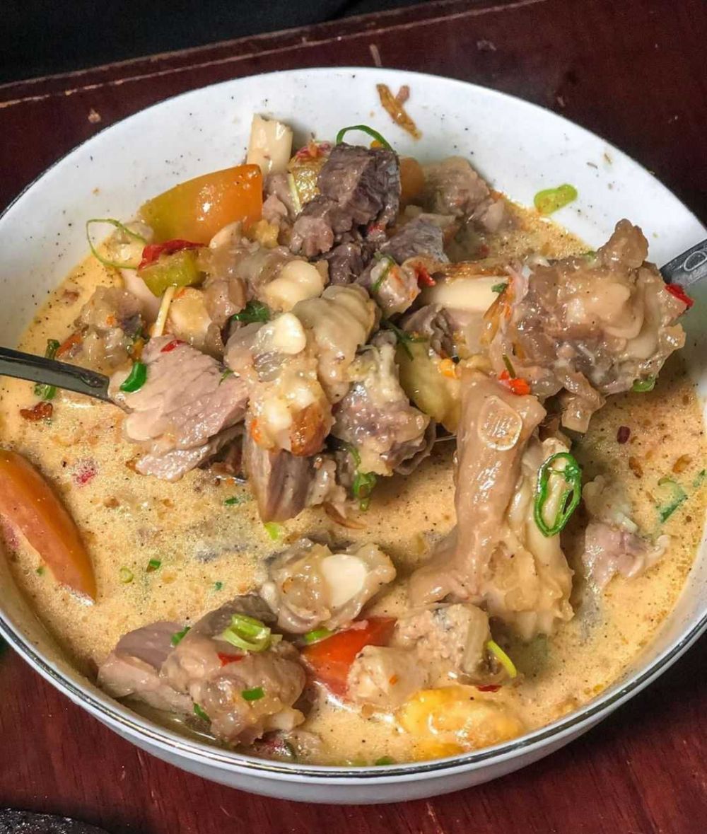Sop Kaki Kambing Roky: Rahasia Rasa Autentik di Gang Sempit Cilacap